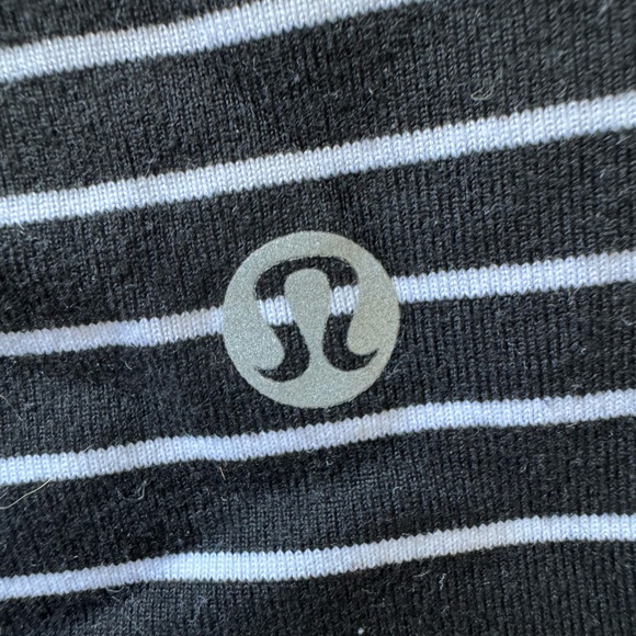 Lululemon Wunder Under High-Rise Tight 25" *Luxtreme. Size 6 - Picture 6 of 6